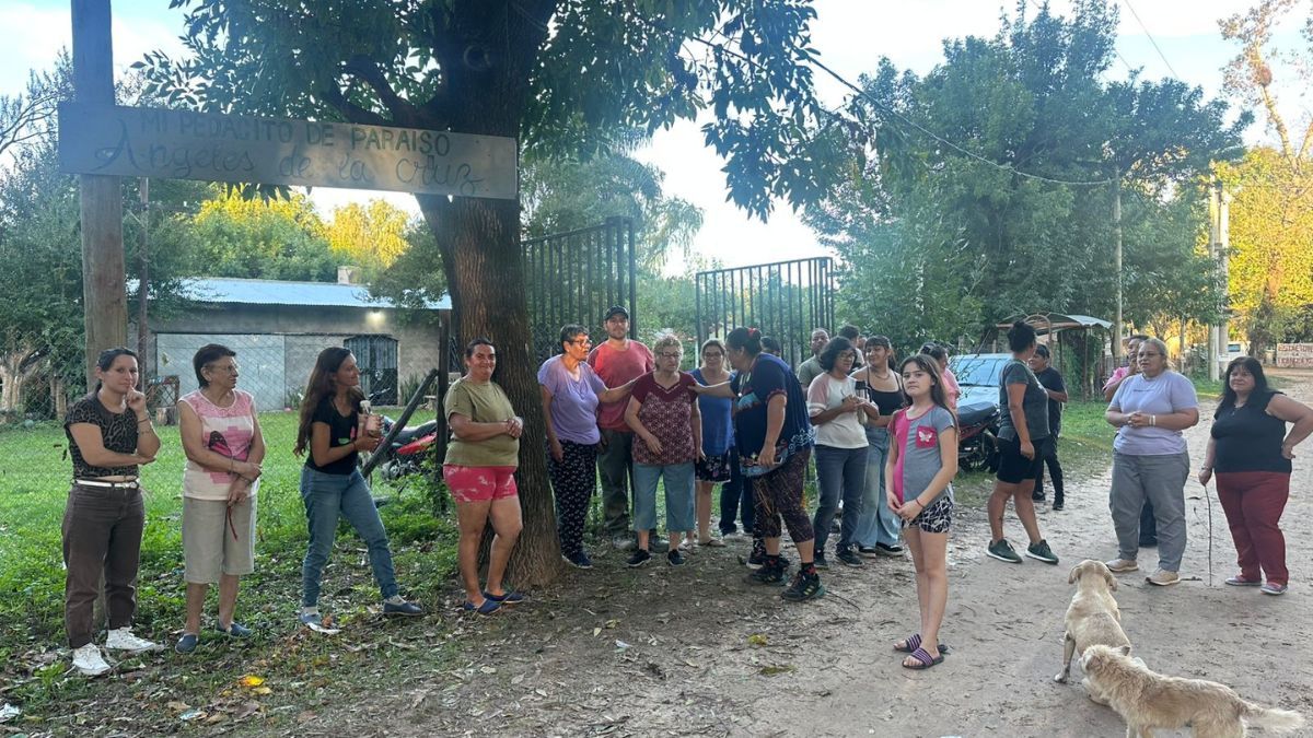 Vecinos de Paraje La Boca enfrentan complicaciones a diario y expresaron su reclamo ante el móvil de AIRE.