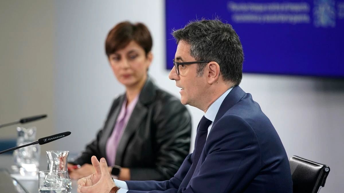 El Gobierno español presentó una denuncia ante la justicia en la que asegura que los teléfonos celulares del presidente, Pedro Sánchez, y su ministra de Defensa, Margarita Robles, fueron objeto de escuchas "ilegales" y "externas".