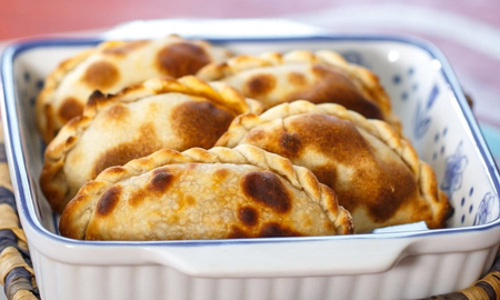 La receta para hacer empanadas de cebolla, queso y orégano en 4 pasos y con pocos ingredientes La receta para hacer empanadas de cebolla, queso y orégano en 4 pasos y con pocos ingredientes