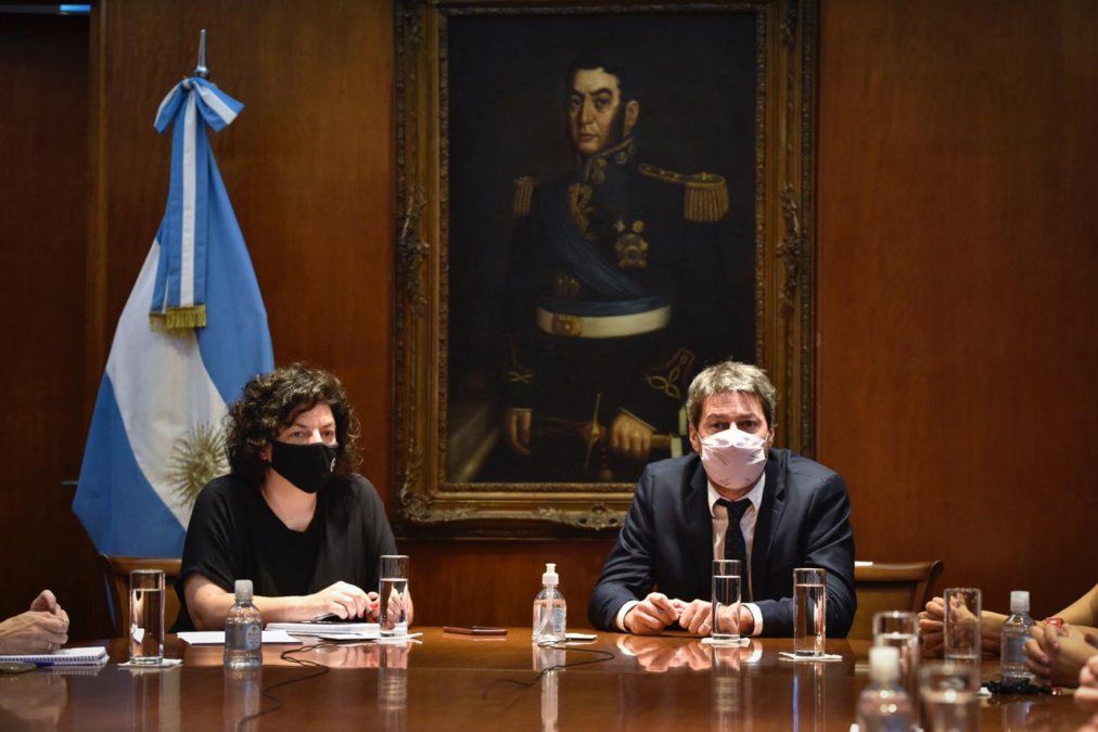 Vizzotti y Lammens se reunieron con representantes del sector turístico.