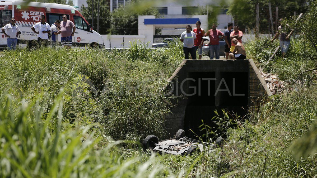 Accidentes en racha: en menos de una hora tres autos volcaron en Santa Fe este sábado