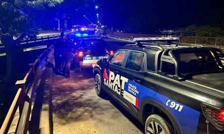 Al lugar arribó personal policial, que realiza una reducción de calzada. Al lugar arribó personal policial, que realiza una reducción de calzada.