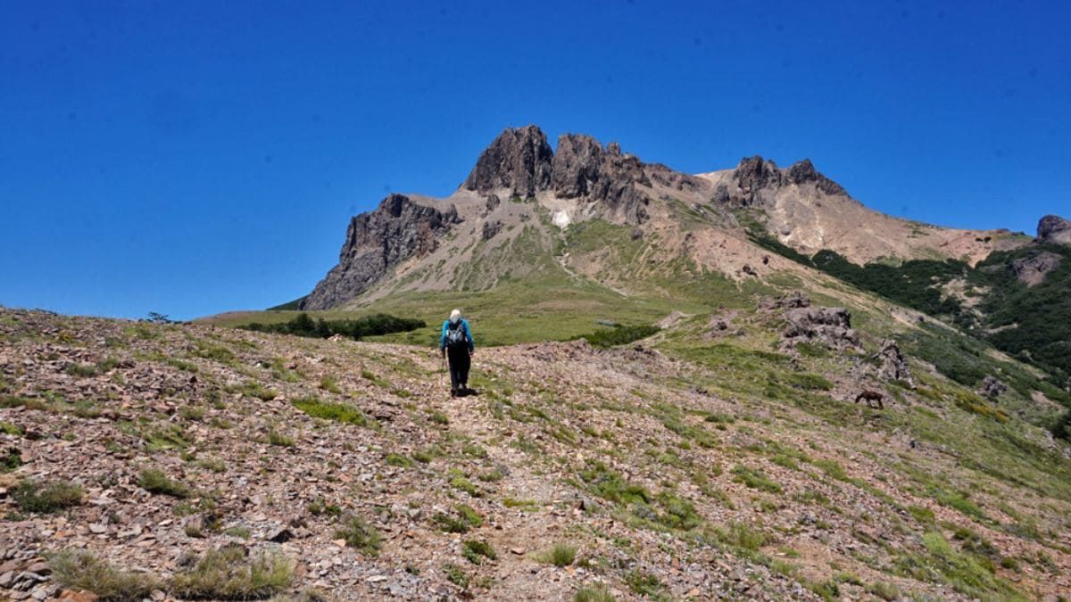 Uno de los atractivos principales para vivir una aventura es la Reserva Natural Cerro Negro, el cual cuenta con senderos que llevan a miradores panorámicos. Uno de los atractivos principales para vivir una aventura es la Reserva Natural Cerro Negro, el cual cuenta con senderos que llevan a miradores panorámicos.