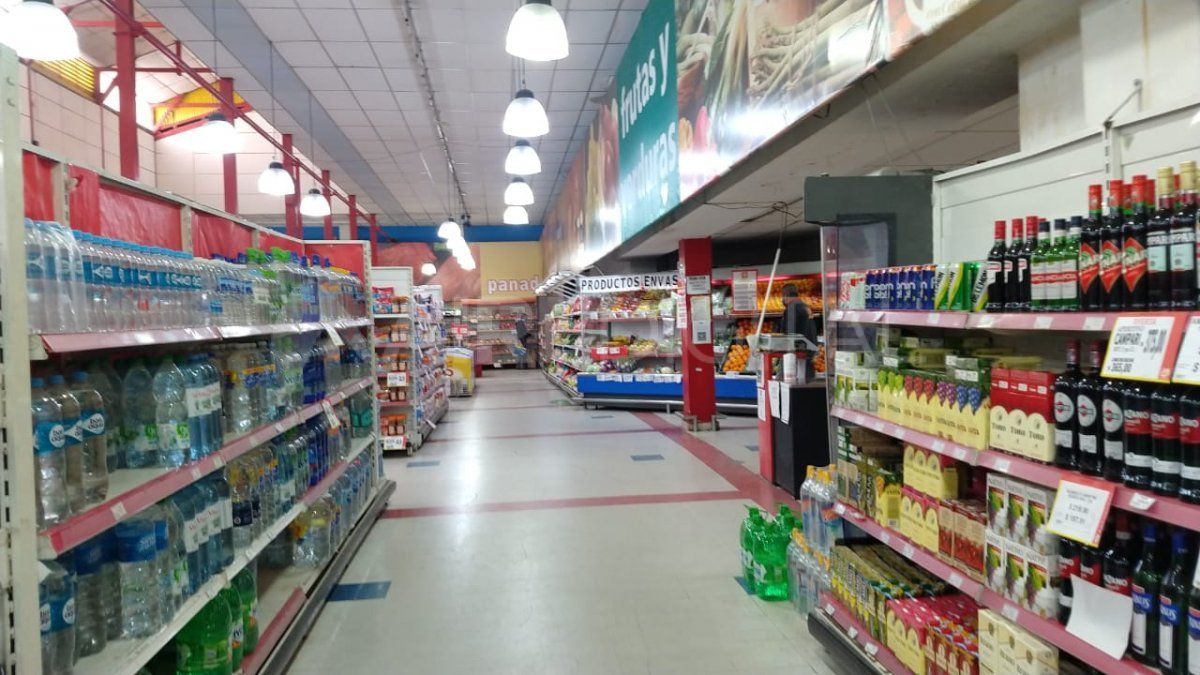 Las mujeres intentaron robar bajo la modalidad mechera en un supermercado. 