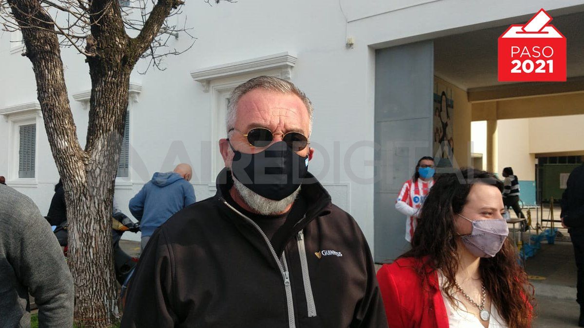 Alejandro Rossi votó en el Colegio Antonia María Verna.