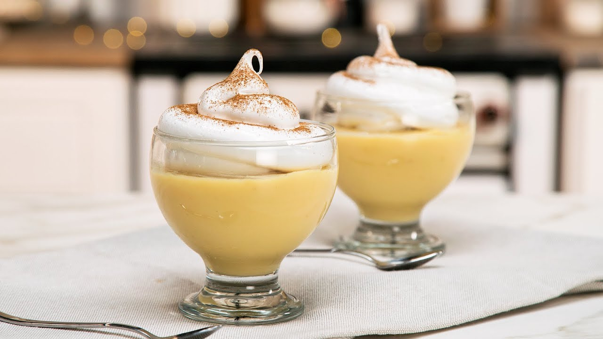 El suspiro de limeña es un postre peruano rico y muy fácil de hacer. El suspiro de limeña es un postre peruano rico y muy fácil de hacer. 