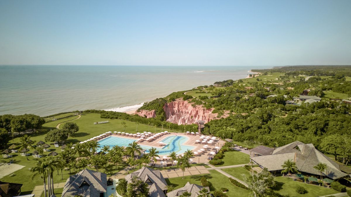 El programa para adultos mayores fomenta la socializaci&oacute;n a trav&eacute;s de clases de tenis, yoga frente al mar y talleres de arquer&iacute;a coordinados por profesionales del deporte.