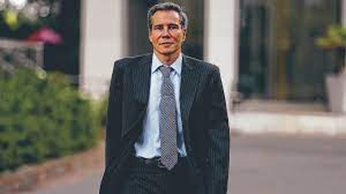 Este martes se cumplen siete a&ntilde;os desde el d&iacute;a en el que la muerte de Alberto Nisman estremeci&oacute; y conmocion&oacute; al pa&iacute;s, convirti&eacute;ndose tambi&eacute;n en un hecho con repercusi&oacute;n internacional. Aquel 18 de enero de 2015 el fiscal a cargo de la UFI-AMIA apareci&oacute; muerto en su departamento ubicado en las Torres Le Parc, lugar en el que se realizar&aacute; esta noche un acto en su memoria. &nbsp;