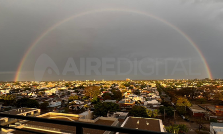 Un gran arco iris apareció en Santa Fe. Un gran arco iris apareció en Santa Fe.