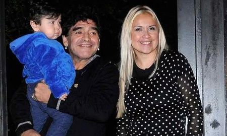 Diego Maradona y su pareja de diez años, Verónica Ojeda, con quien tuvieron un hijo, Dieguito Fernando. Diego Maradona y su pareja de diez años, Verónica Ojeda, con quien tuvieron un hijo, Dieguito Fernando.