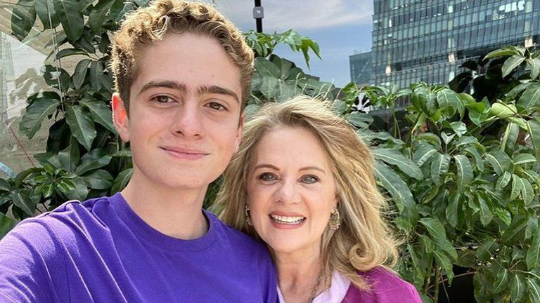 Érika Buenfil y su hijo, Nicolás.