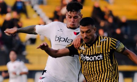 Colón empató con Almirante Brown y los resultados del domingo lo dejaron en la cuarta colocación de la Primera Nacional. Colón empató con Almirante Brown y los resultados del domingo lo dejaron en la cuarta colocación de la Primera Nacional.