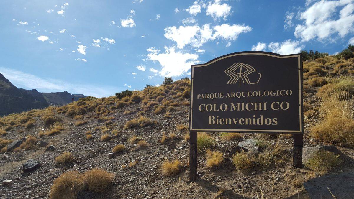 Muy cerca de Varvarco se encuentra el Parque Arqueológico Colo Michi Có, un sitio que conserva restos milenarios. Muy cerca de Varvarco se encuentra el Parque Arqueológico Colo Michi Có, un sitio que conserva restos milenarios.