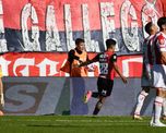 Jorge Recalde puso en ventaja a Newells sobre Unión gracias a un rebote que dejó corto Santiago Mele.