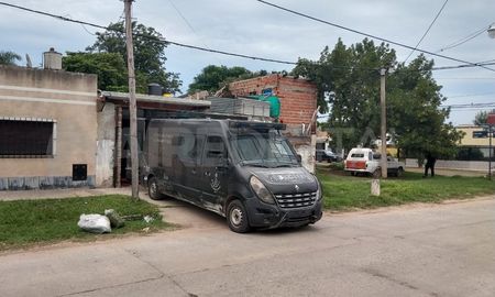 En el allanamiento del lavadero fue detenida una mujer, sospechosa en la causa En el allanamiento del lavadero fue detenida una mujer, sospechosa en la causa