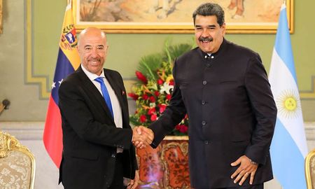 Piden la remoción del embajador venezolano en Argentina. Piden la remoción del embajador venezolano en Argentina.
