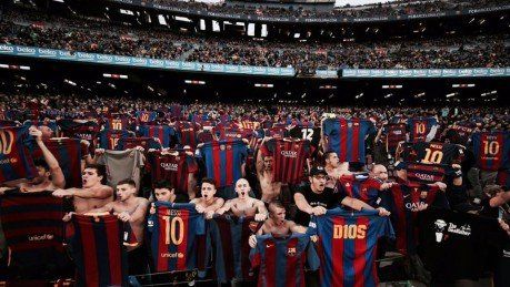 El emotivo homenaje de todo el Camp Nou a Messi