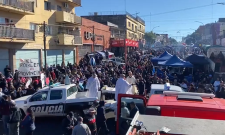 Tensión en Misiones: no hubo acuerdo salarial entre la provincia y la policía y hasta persona de salud y sacerdotes se sumaron a la protesta. Tensión en Misiones: no hubo acuerdo salarial entre la provincia y la policía y hasta persona de salud y sacerdotes se sumaron a la protesta.