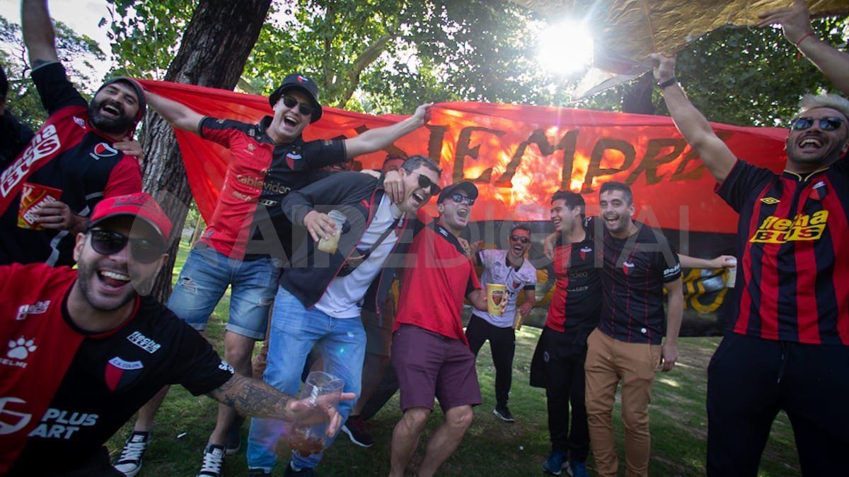 Clásico santafesino: el banderazo sabalero en la previa del clásico&nbsp;