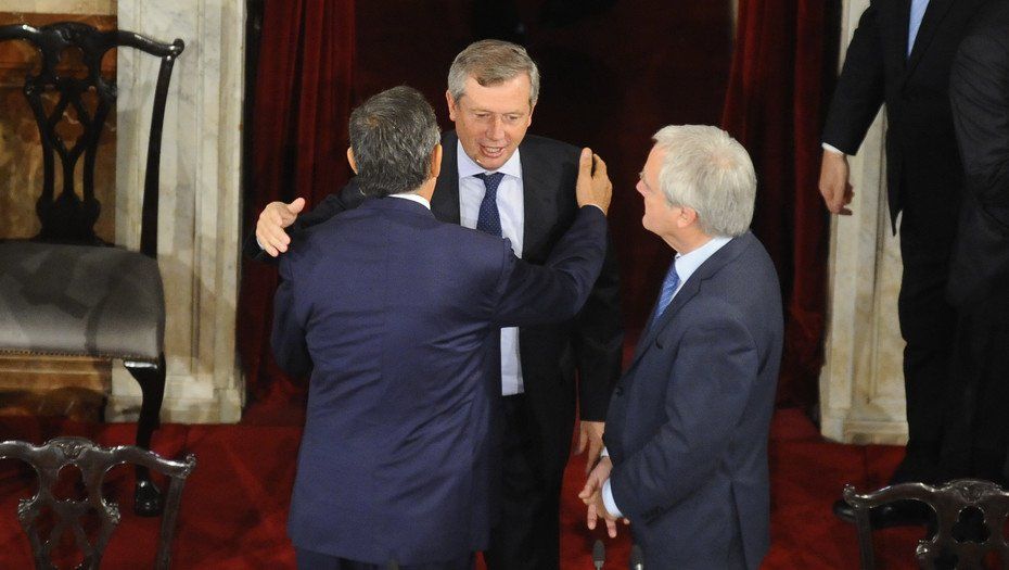Por presión de la Casa Rosada, apuran en el Congreso el final de los sobresueldos