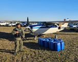 Gendarmería interceptó la aeronave con más de 300 kilos de cocaína en un campo de Villa Eloísa. Gendarmería interceptó la aeronave con más de 300 kilos de cocaína en un campo de Villa Eloísa.