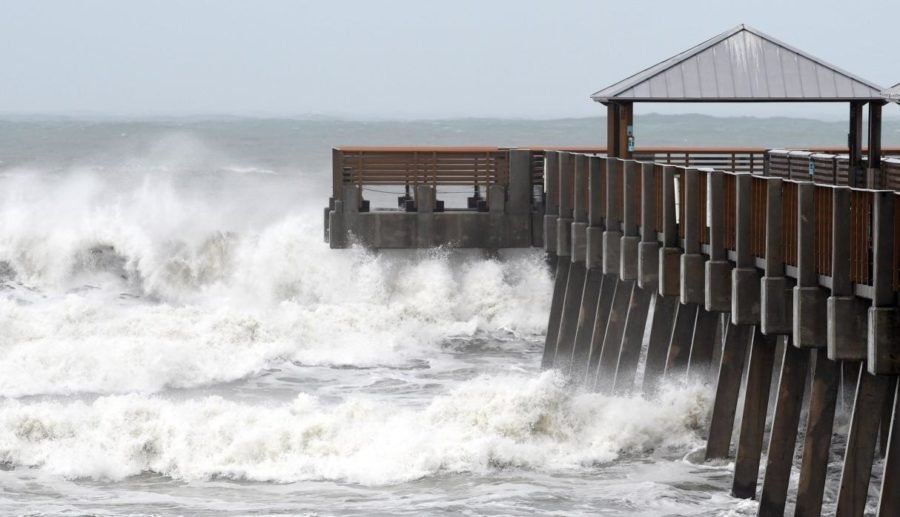 Dorian alcanzó la costa este de Estados Unidos, con fuertes marejadas
