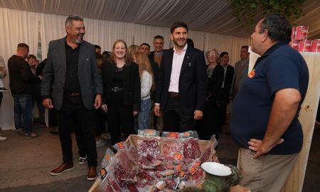 El gobernador Maximiliano Pullaro participó de la Fiesta de la Frutilla en Coronda y reivindicó el papel de Santa Fe como motor productivo del país. El gobernador Maximiliano Pullaro participó de la Fiesta de la Frutilla en Coronda y reivindicó el papel de Santa Fe como motor productivo del país.
