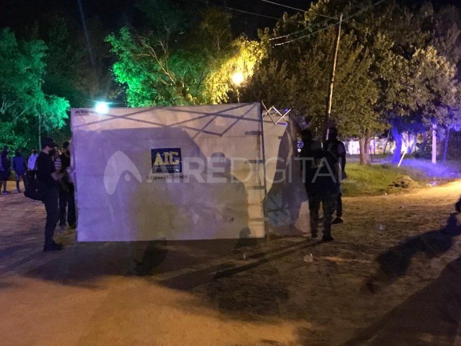 Peritos trabajaron en la zona como así también los efectivos de la sección homicidios de la Agencia de Investigación Criminal