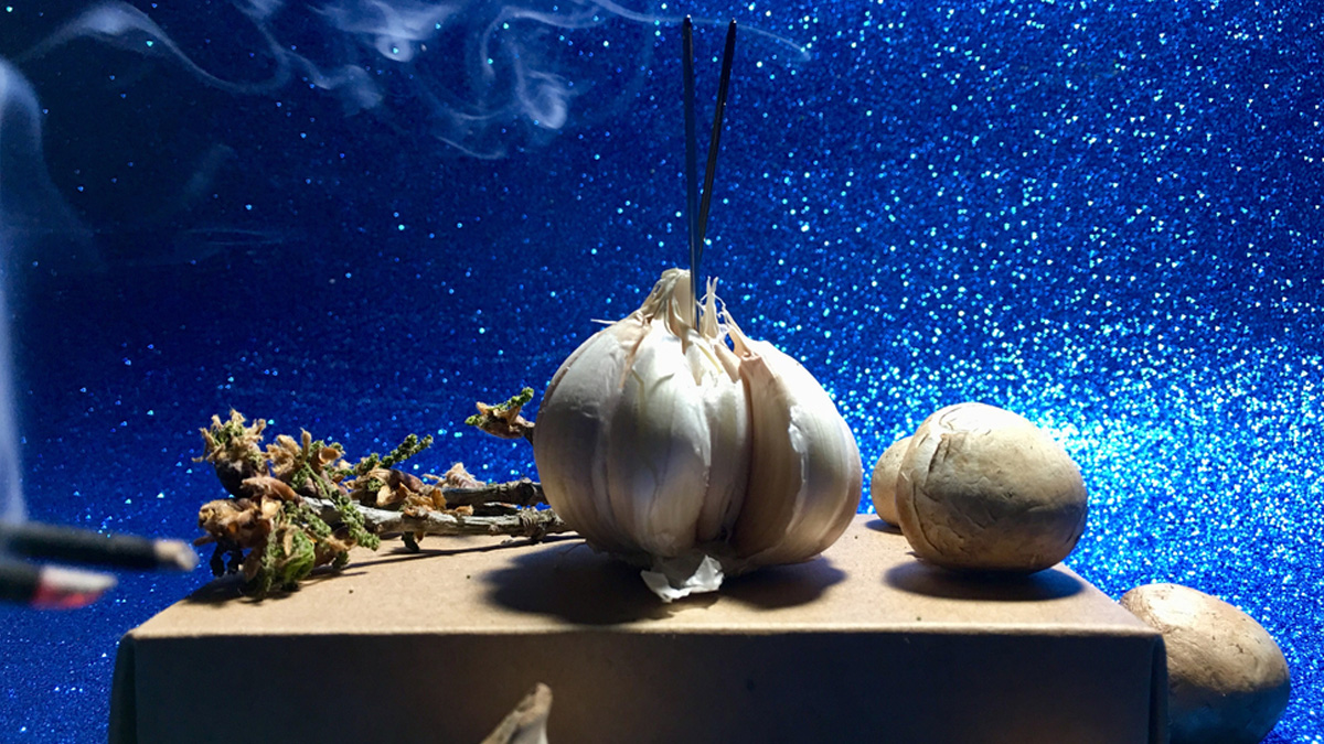 Es importante acompañarlo con una actitud positiva y pensamientos amorosos hacia vos y hacia tu entorno.