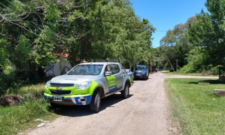 El lugar del hallazgo se encuentra a pocos metros de la casa que pertenece a la familia del periodista Alejandro Fantino, sobre calle Uruguay. El lugar del hallazgo se encuentra a pocos metros de la casa que pertenece a la familia del periodista Alejandro Fantino, sobre calle Uruguay.