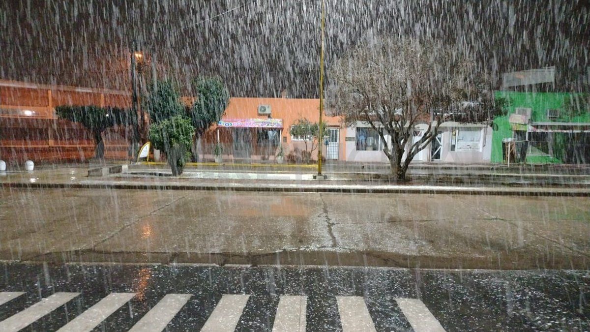 Se produjo una inédita nevada en la ciudad de Córdoba luego de 14 años.