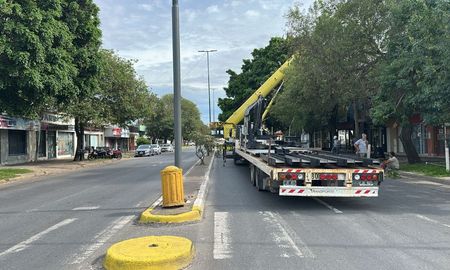 Este domingo el tránsito permanece cortado en Avenida Facundo Zuviría a la altura de Martín Zapata al menos hasta las 12:30. Este domingo el tránsito permanece cortado en Avenida Facundo Zuviría a la altura de Martín Zapata al menos hasta las 12:30.