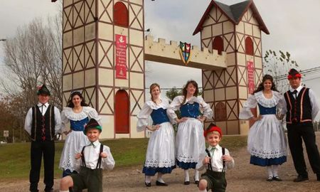 Crespo mantiene vivas las tradiciones alemanas con fiestas, música y sabores típicos del Volga. Crespo mantiene vivas las tradiciones alemanas con fiestas, música y sabores típicos del Volga.