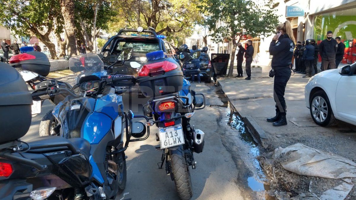Persecución en avenida Freyre: la policía detuvo a cuatro personas a la altura del 2800.
