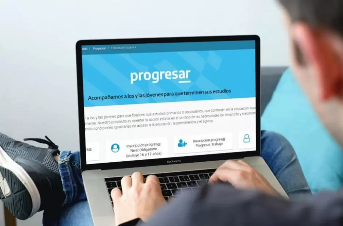 Las personas que reciben las Becas Progresar pueden calificar para la recepción de un bono extra. Las personas que reciben las Becas Progresar pueden calificar para la recepción de un bono extra.