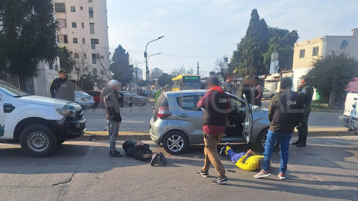 El sábado pasado fue detenido "Pitito" Martínez, segundo en la barra de Rosario Central, que está acusado de transportar 460 kilos de cocaína hacia Rosario. El sábado pasado fue detenido "Pitito" Martínez, segundo en la barra de Rosario Central, que está acusado de transportar 460 kilos de cocaína hacia Rosario.