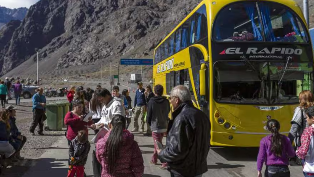 Las víctimas eran de Mendoza. Los dos choferes resultaron con heridas leves.