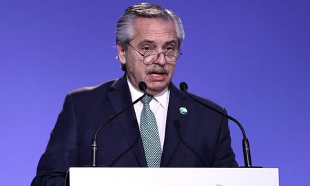 El presidente Alberto Fernández decidió recusar a los miembros de la Corte Suprema y presentar un pedido de revocatoria “in extremis” contra la resolución cautelar dictada por el máximo tribunal sobre coparticipación. El presidente Alberto Fernández decidió recusar a los miembros de la Corte Suprema y presentar un pedido de revocatoria “in extremis” contra la resolución cautelar dictada por el máximo tribunal sobre coparticipación.