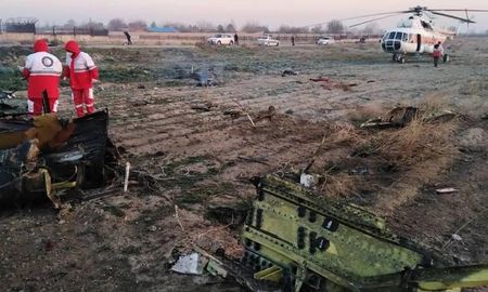 Un avión de una aerolínea ucraniana se estrelló este miércoles cerca de Teherán, la capital de Irán, y murieron sus 176 ocupantes. Un avión de una aerolínea ucraniana se estrelló este miércoles cerca de Teherán, la capital de Irán, y murieron sus 176 ocupantes.