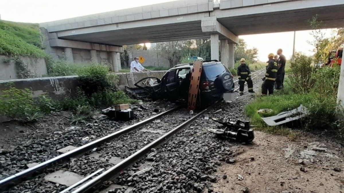 Un empleado de la Agencia de Investigación Criminal falleció luego de caer con su vehículo de la Circunvalación