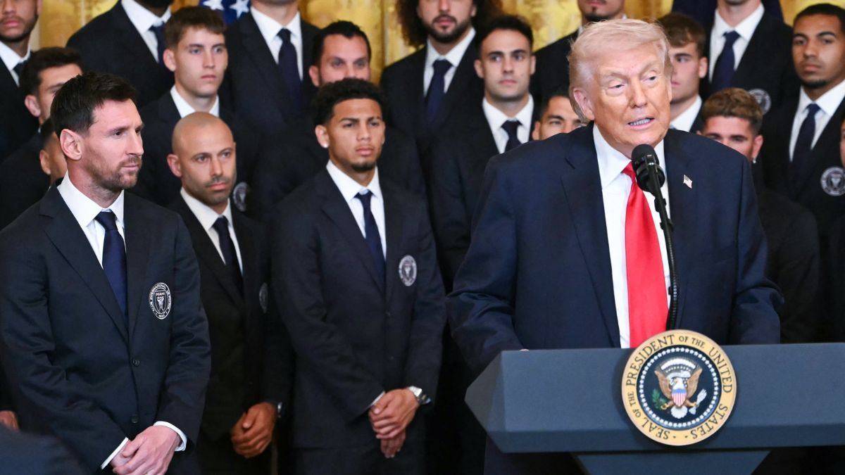 Lionel Messi y de fondo Javier Mascherano junto a Donald Trump