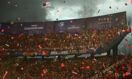 Aire de Santa Fe | 2019 hinchada colon.jpg