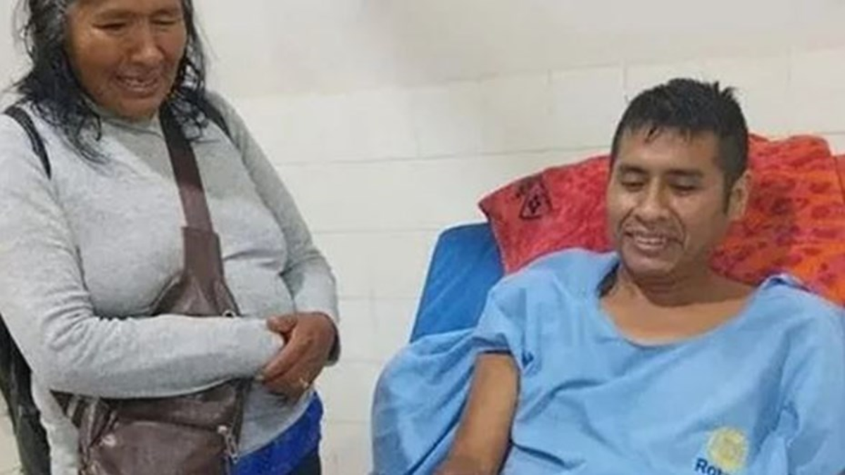 Un albañil argentino fue atropellado en Bolivia y le pide 1.5 mil pesos para la cirugía.