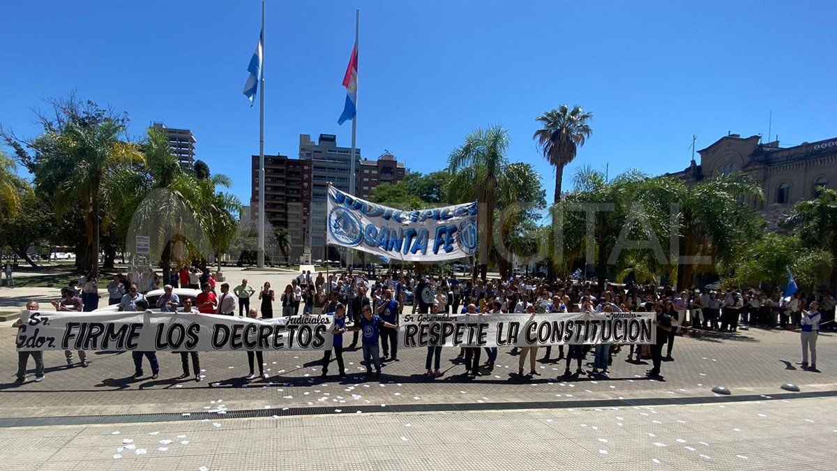 Los trabajadores judiciales iniciaron un paro por 48 horas y este miércoles se manifestaron frente a la Casa Gris.