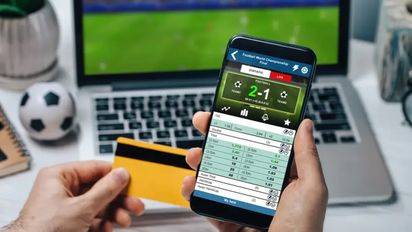 Millonarios en redes sociales, endeudados en la vida real: el 80% de los jóvenes apostó online o conoce a alguien que lo hizo