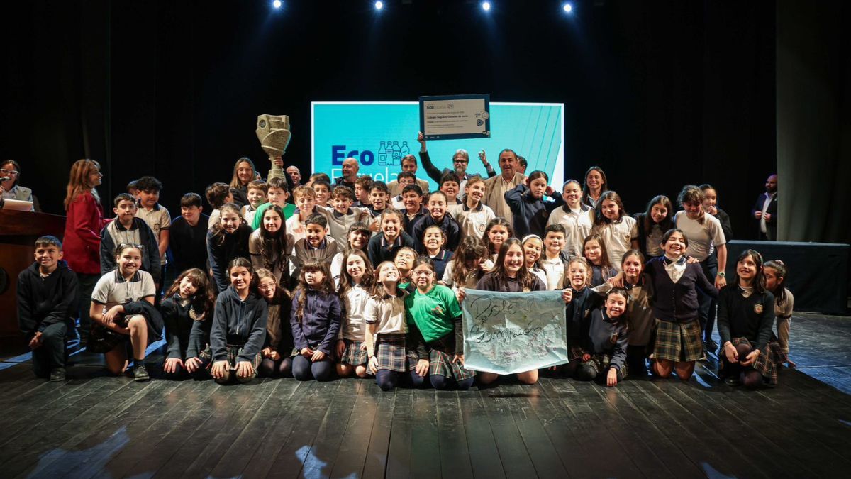 Los alumnos que participaron de Eco Escuelas 2026 recibieron sus premios.