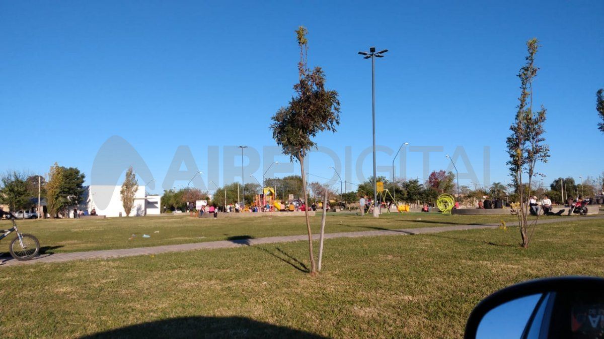 Plaza Los Cipreses, sobre calle French.