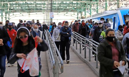 El principal desafío de las autoridades de Caba y la provincia de Buenos Aires es disminuir la circulación de personas en el transporte público. El principal desafío de las autoridades de Caba y la provincia de Buenos Aires es disminuir la circulación de personas en el transporte público.