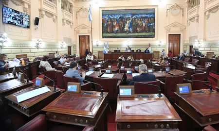 Este lunes, la Cámara de Diputados de la provincia aprobó y dio sanción definitiva el proyecto de Presupuesto 2021 que había tenido media sanción del Senado el pasado jueves. Este lunes, la Cámara de Diputados de la provincia aprobó y dio sanción definitiva el proyecto de Presupuesto 2021 que había tenido media sanción del Senado el pasado jueves.