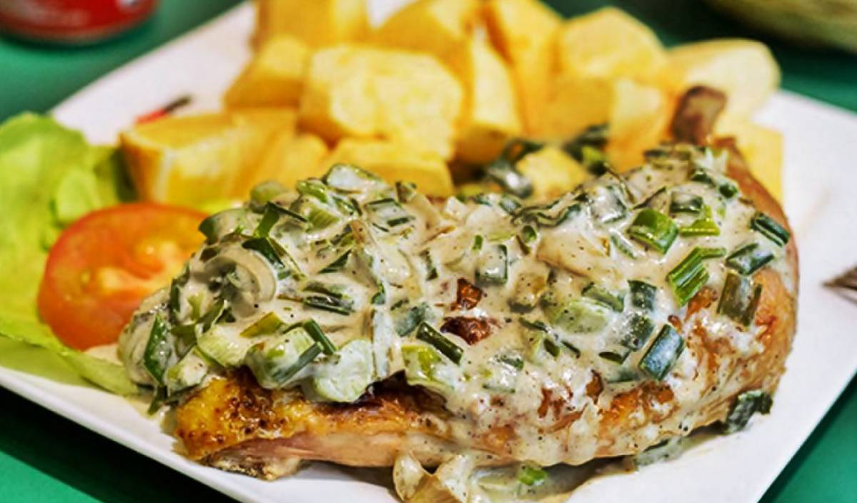 El pollo con crema de verdeo es un plato delicioso, ideal para disfrutar en una cena especial. El pollo con crema de verdeo es un plato delicioso, ideal para disfrutar en una cena especial.